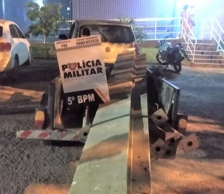Dupla é rendida transportando material furtado de obra em Rondonópolis