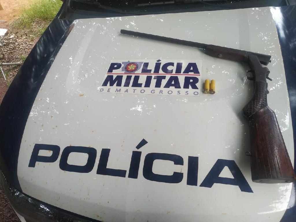 Homem armado ameaça familiares e é preso pela PM