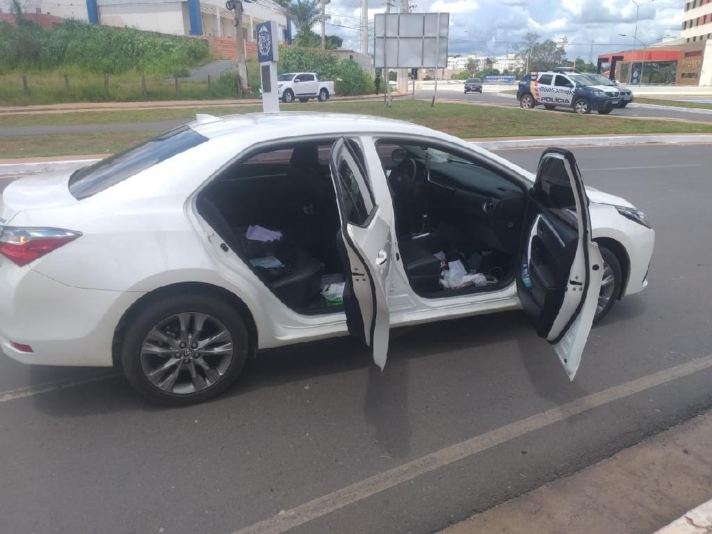 PM prende dois suspeitos e recupera veículos tomados em assaltos