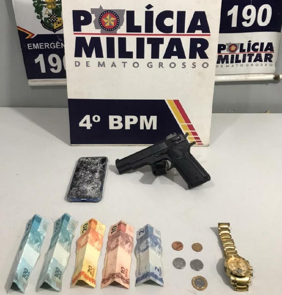 Em posse de arma de fogo, motorista é preso após ameaçar mulher