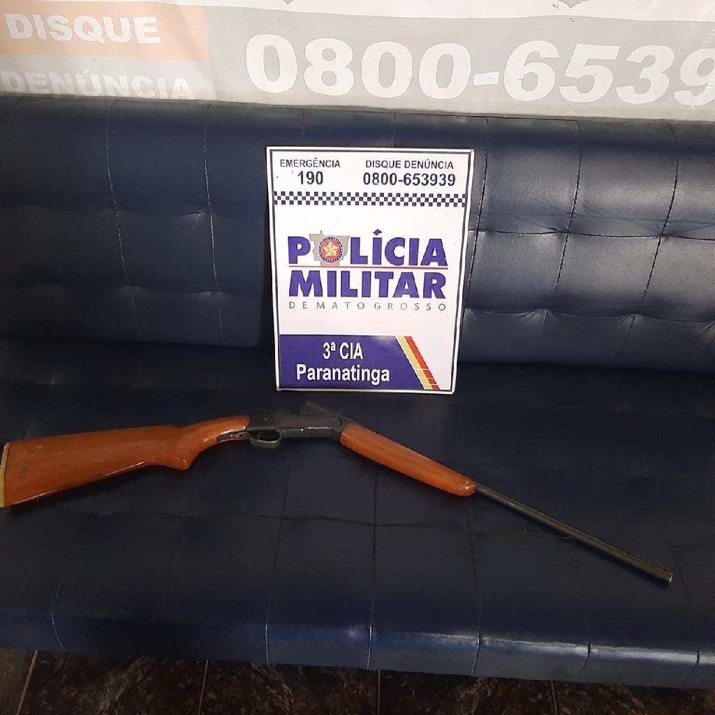Homem é preso com espingarda durante barreira policial