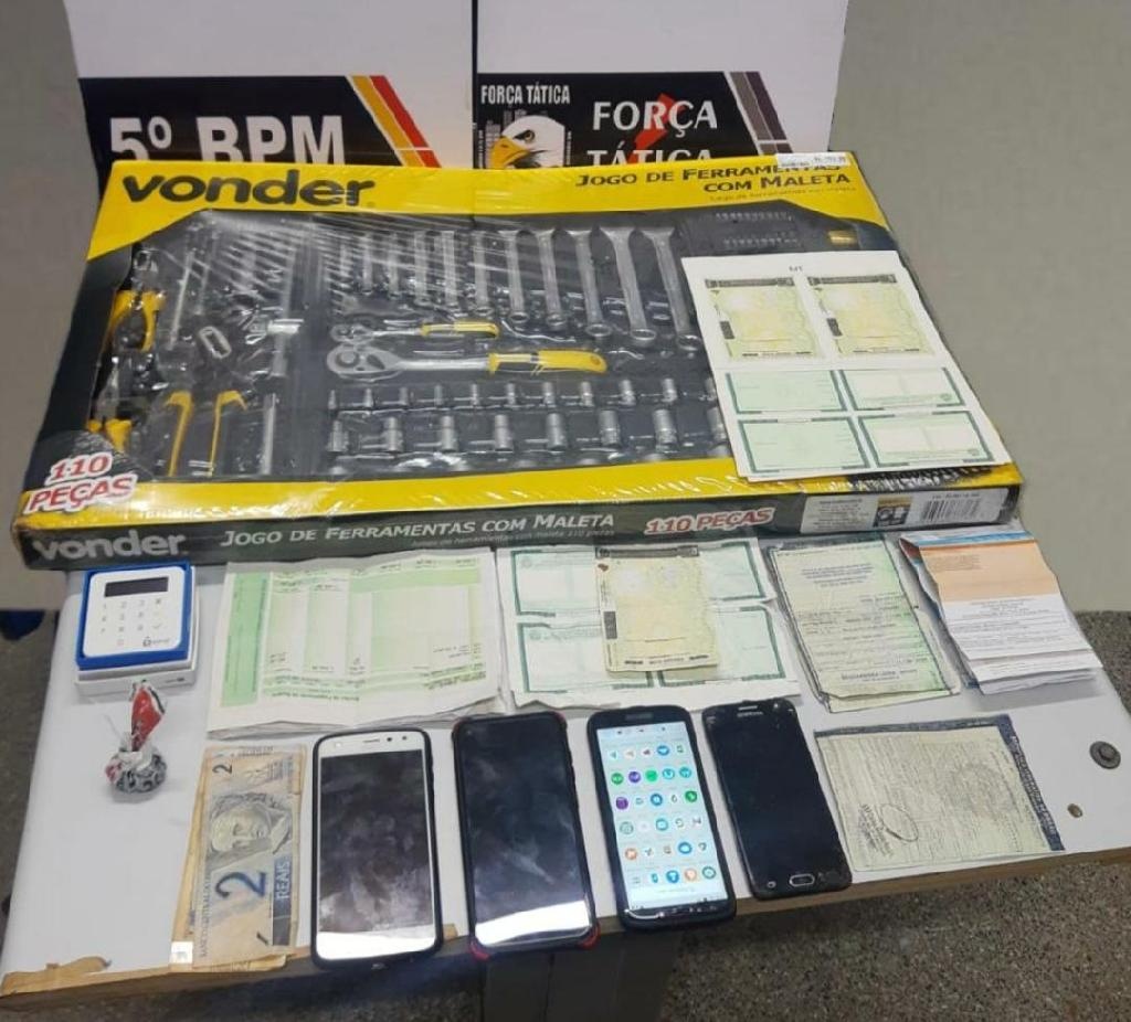 Dois são presos pela Força Tática por falsificação de documentos
