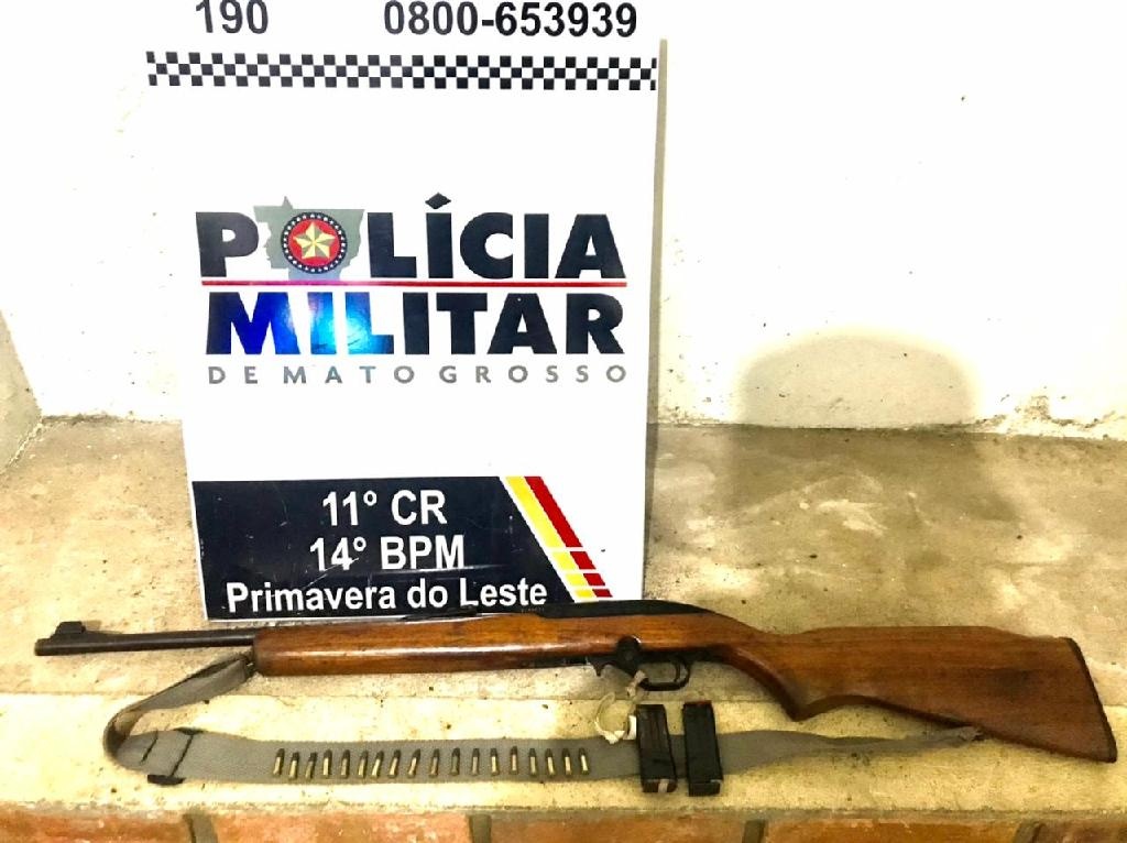 Homem em posse de arma de fogo é preso após ameaçar pessoas em bar
