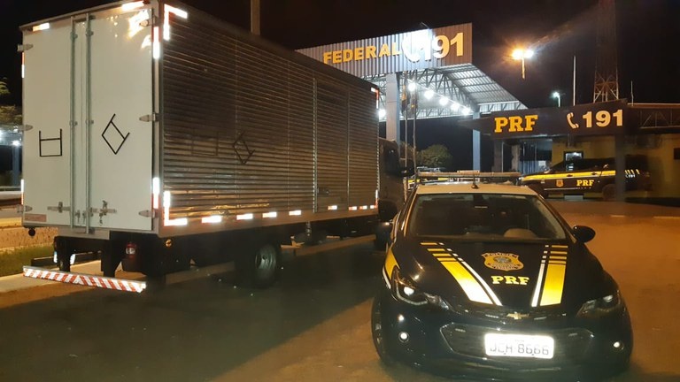 PRF aborda motorista transportando defensivo agrícola de forma irregular