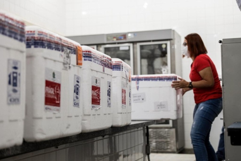 Mato Grosso recebe 54,9 mil doses de vacina nesta sexta-feira