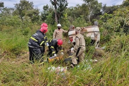 Homem morre em capotamento de veículo na BR-070