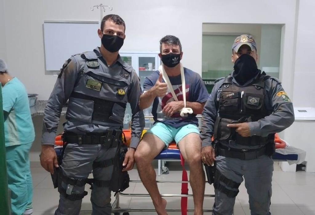 Policiais militares resgatam caminhoneiro de carreta em chamas em Alto Araguaia