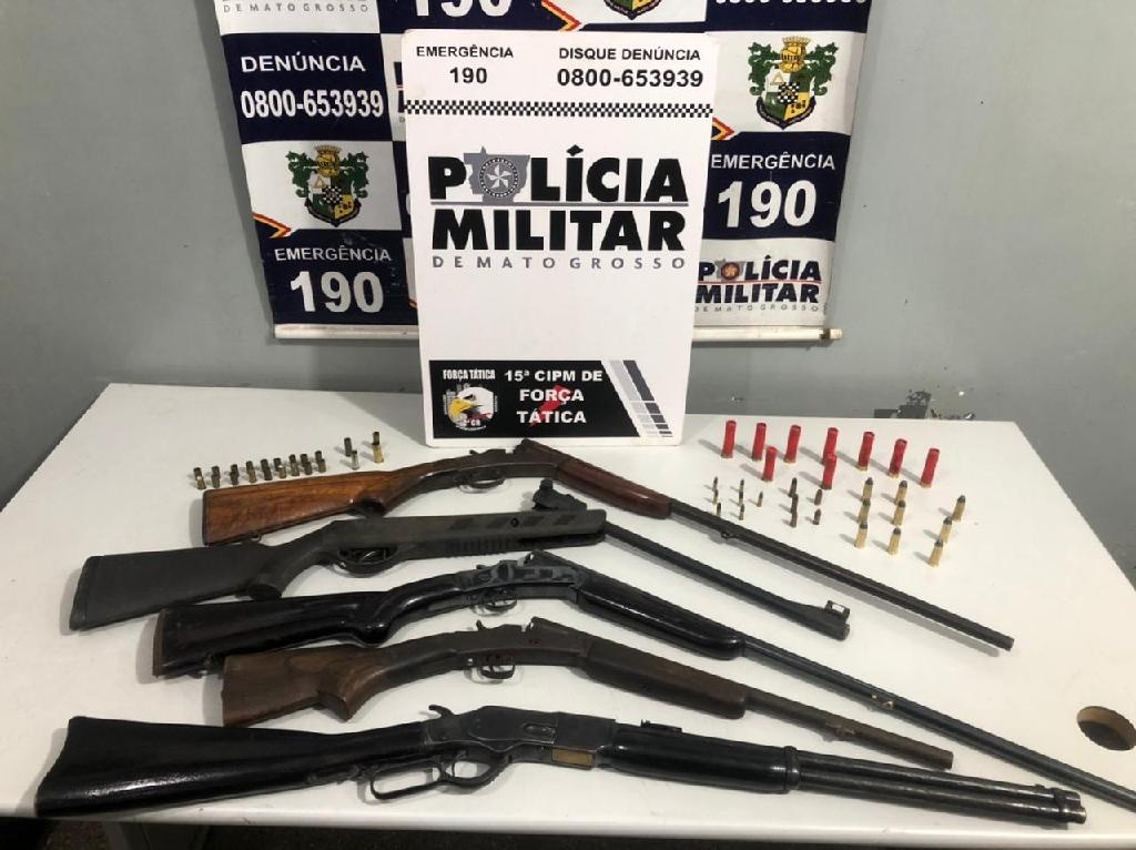 Homem é preso com cinco armas de fogo e munições
