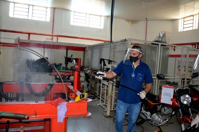 CDL Sinop realiza desinfecção em lojas com produto Peroxy 4D, em ação contra o Covid