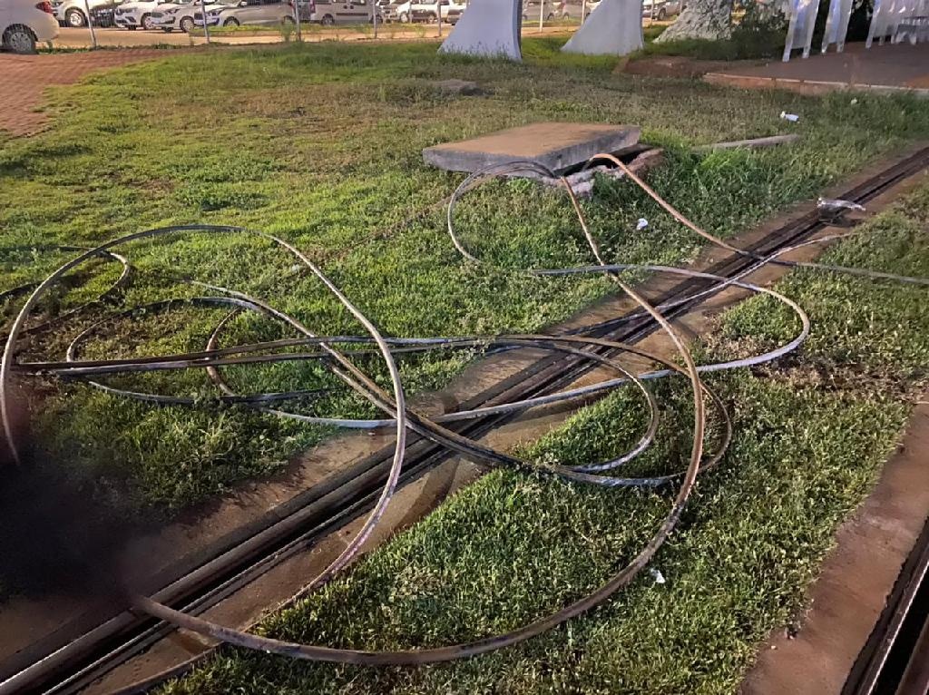Três suspeitos de furto de fios e cabos da estrutura do VLT são presos pela PM