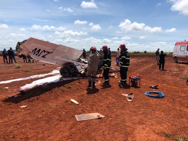 Dois morrem em queda de avião em aeroporto de Tangará da Serra