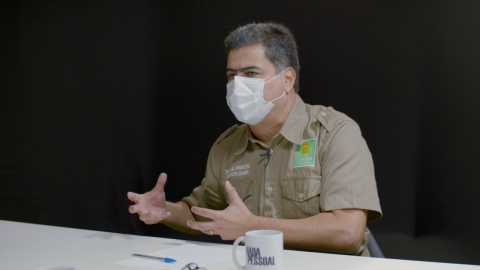 Emanuel ataca bolsonaristas e esquerdistas e cria terceira via