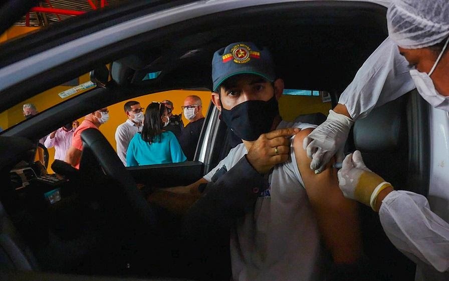 Profissionais da Segurança Pública são imunizados contra Covid-19 no interior de MT