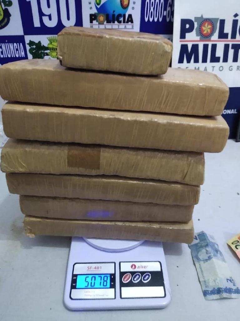 Passageiro de ônibus é preso com 5 kg de maconha em Barra do Bugres