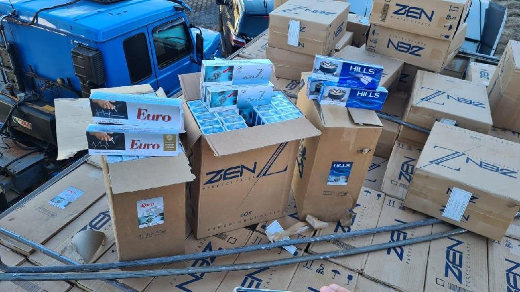 Ação integrada entre PM e PF prende suspeito e apreende 800 mil carteiras de cigarros