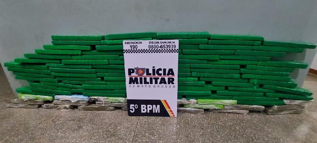 Malas com 98 tabletes de maconha são apreendidas pela PM
