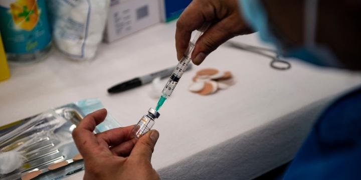 Imunizadora de Sinop fala sobre importância de tomar segunda dose da vacina