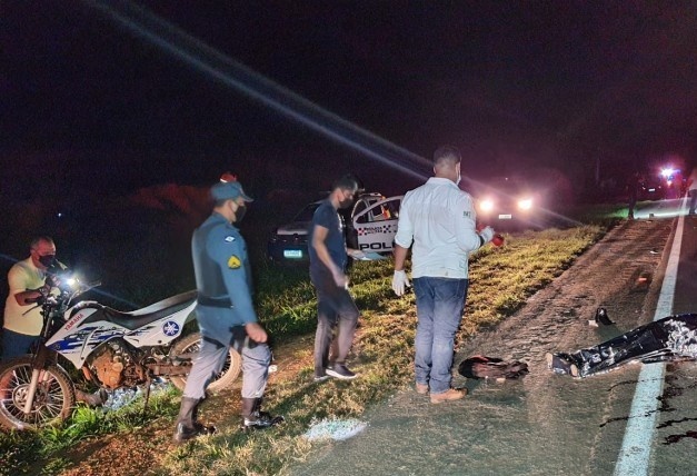 Homens são encontrados mortos ao lado de motocicleta na MT-242