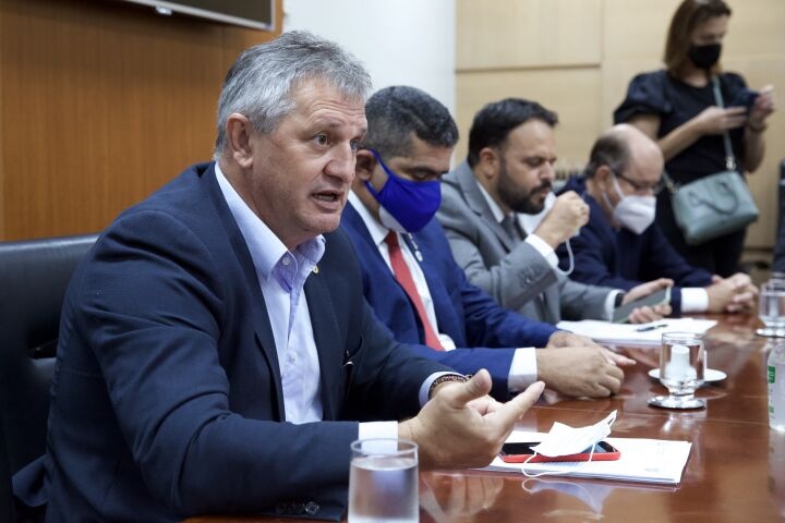 Deputados recebem documento que contesta proposta do Zoneamento