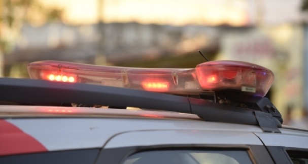 Jovem é assassinado a tiros na frente da irmã