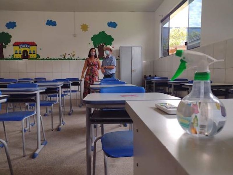 Projeto de lei que impede suspensão das aulas é retirado da votação