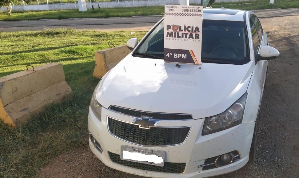 Carro roubado é recuperado pela Polícia Militar