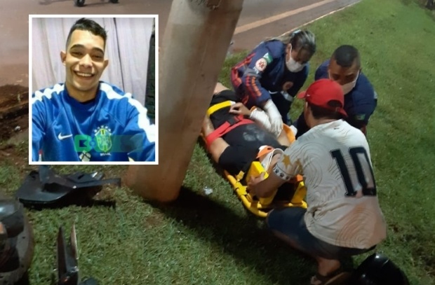 Jovem morre após colidir motocicleta em poste de iluminação