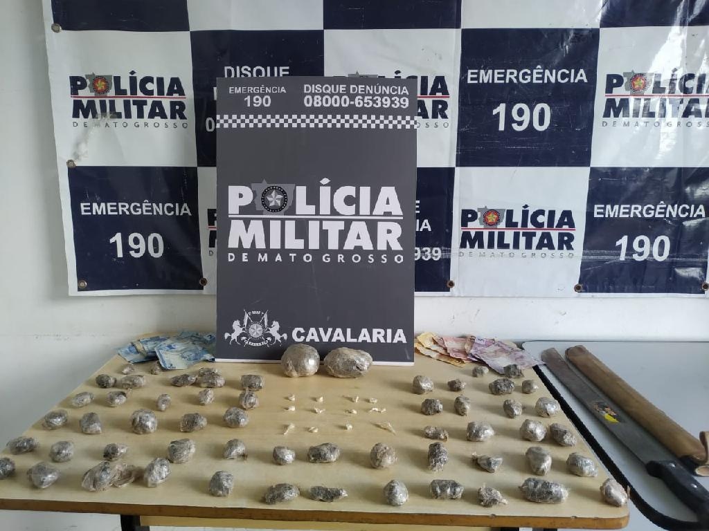 Cavalaria da PM flagra suspeito com 70 porções de droga no Morro da Luz