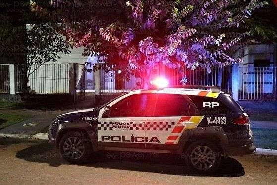 Homem tenta matar 9 pessoas, avança em policial e acaba preso pela PM