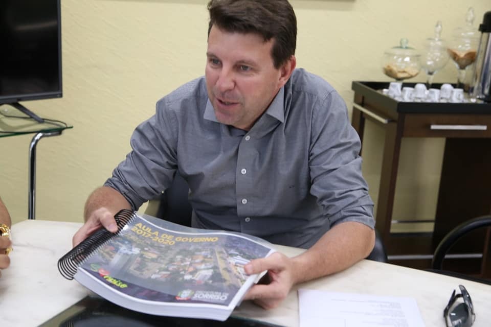 Justiça bloqueia R$ 1,8 milhão de prefeito, vice e secretário