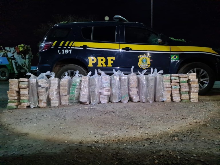 PRF apreende mais de 200 kg de pasta base de cocaína