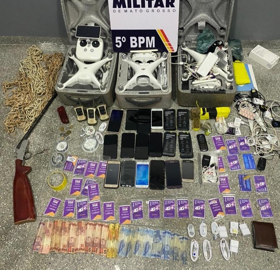 PM apreende drones e celulares que seriam jogados em unidade prisional