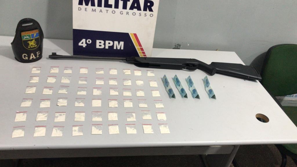 Homem é preso por tráfico e porte ilegal de arma de fogo