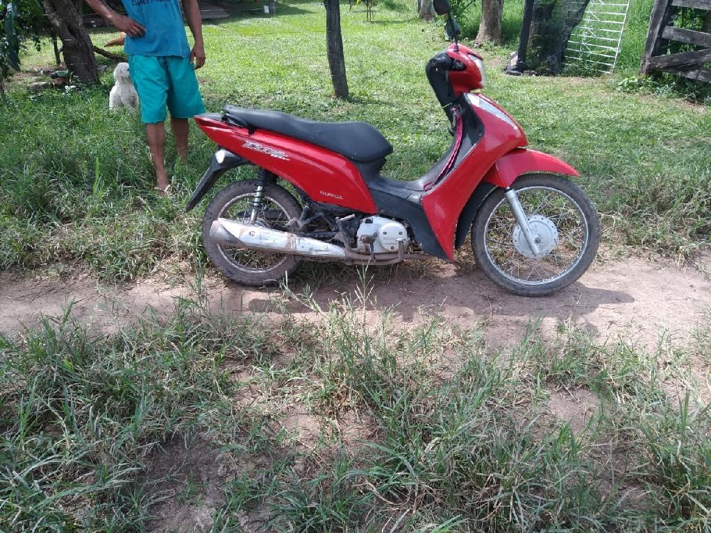 Rapaz é abordado e preso com motocicleta roubada
