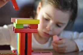 Lei que obriga SUS e rede privada a fornecer teste de autismo em bebês é sancionada em MT