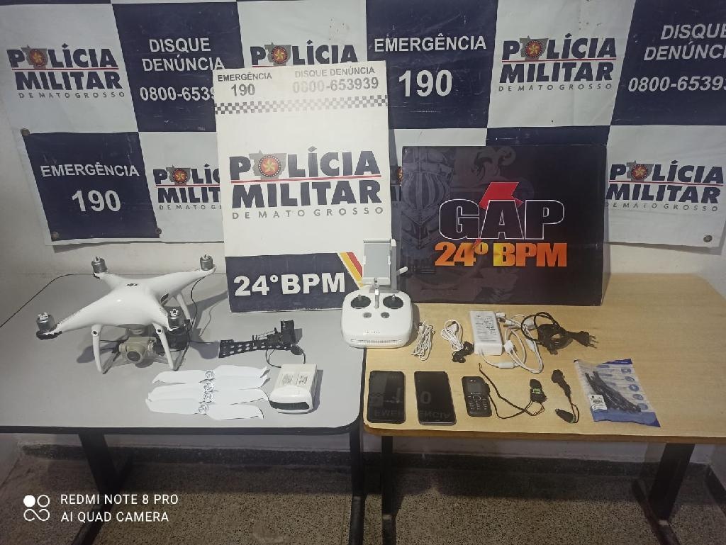 Dupla é presa com drone e celulares e confessa que jogaria aparelhos em penitenciária