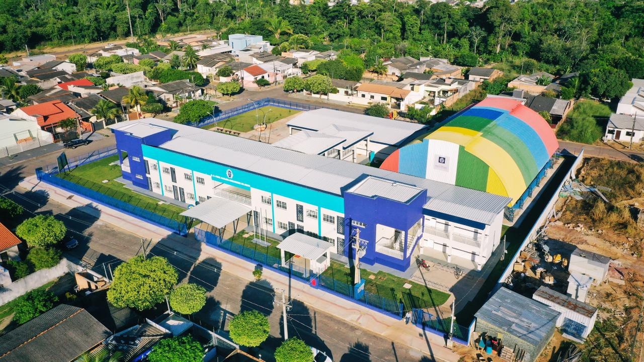 Governador inaugura escola de alto padrão em Sinop