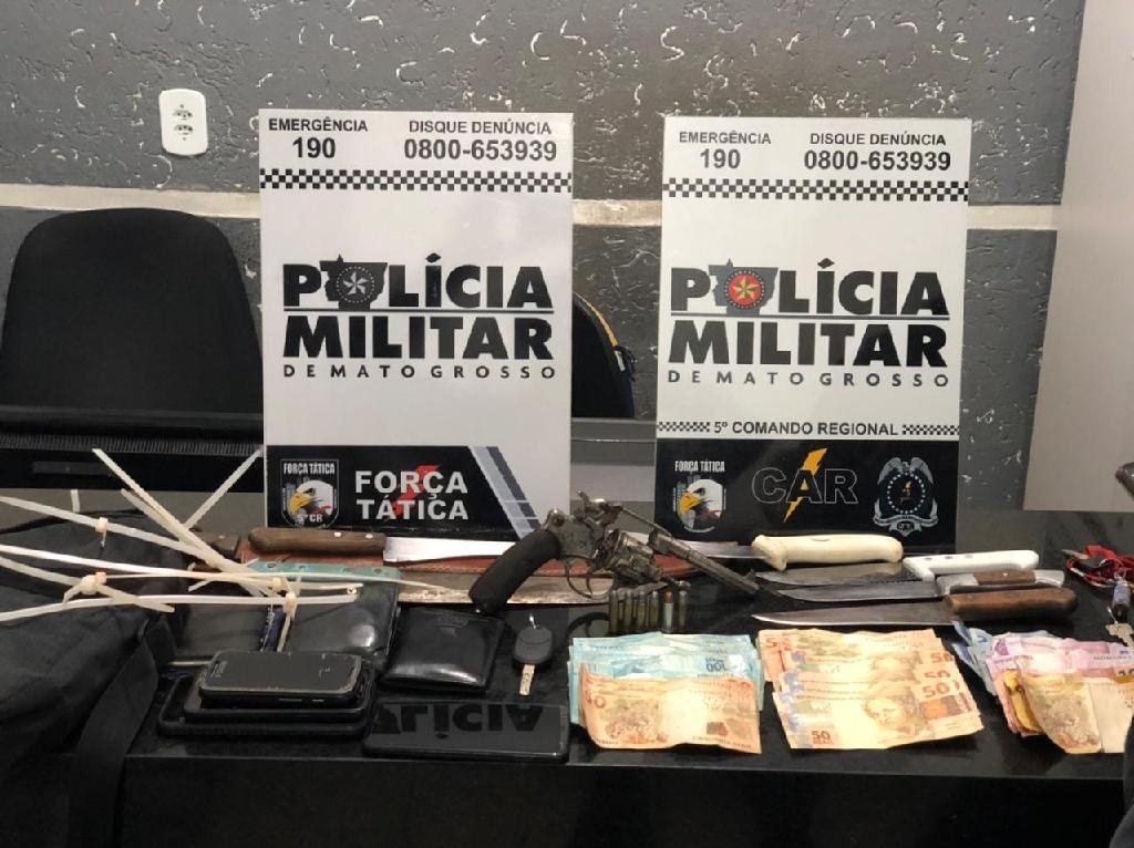 PM liberta 14 reféns que eram mantidos amarrados em fazenda em Barra do Garças