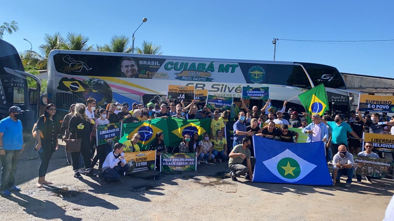 Manifestantes iniciam ato em Brasília