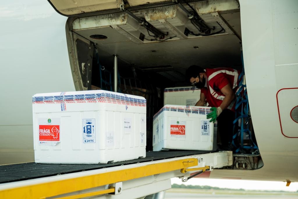 Mato Grosso recebe mais de 100 mil doses de vacinas nesta terça-feira (18)