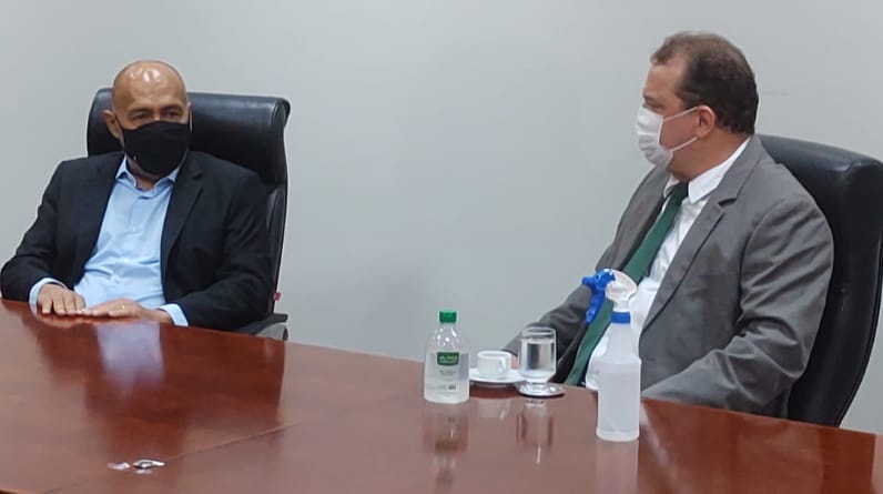 Max Russi apresenta projeto que inclui o nome do corretor nas escrituras