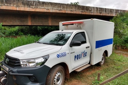 Bebê morre asfixiado após dormir na mesma cama que os pais