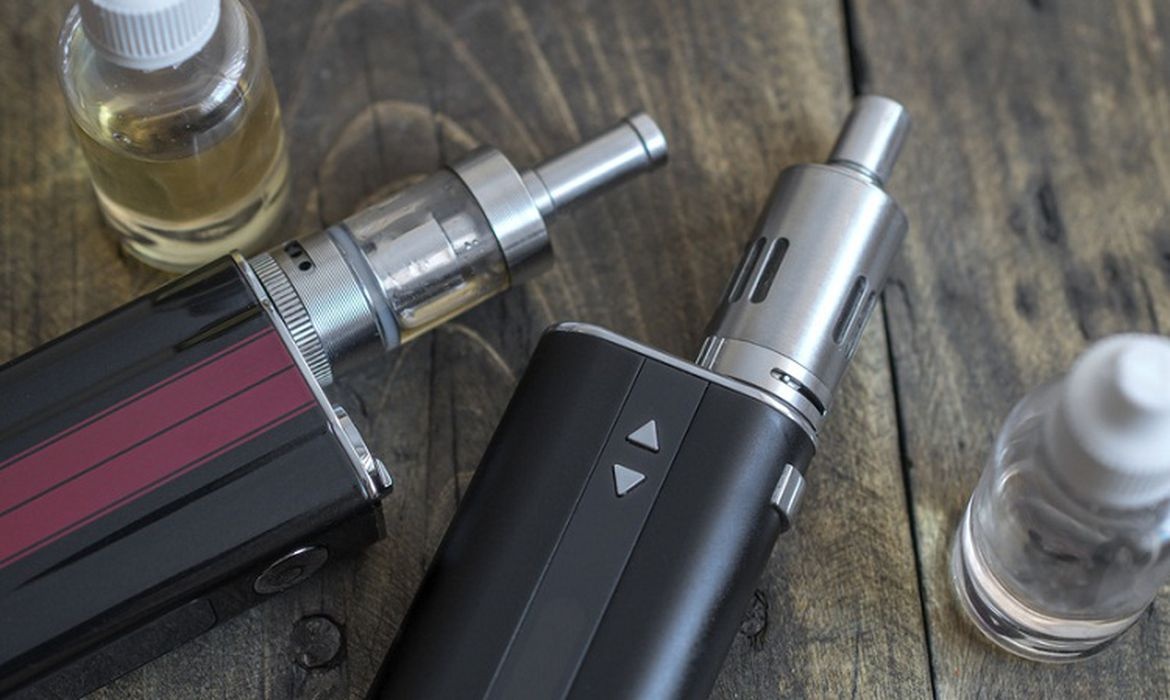 Inca: cigarro eletrônico aumenta dependência da nicotina