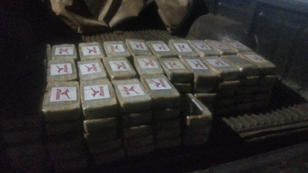Irmãos são pegos com 126 tabletes de pasta base de cocaína em Brasnorte
