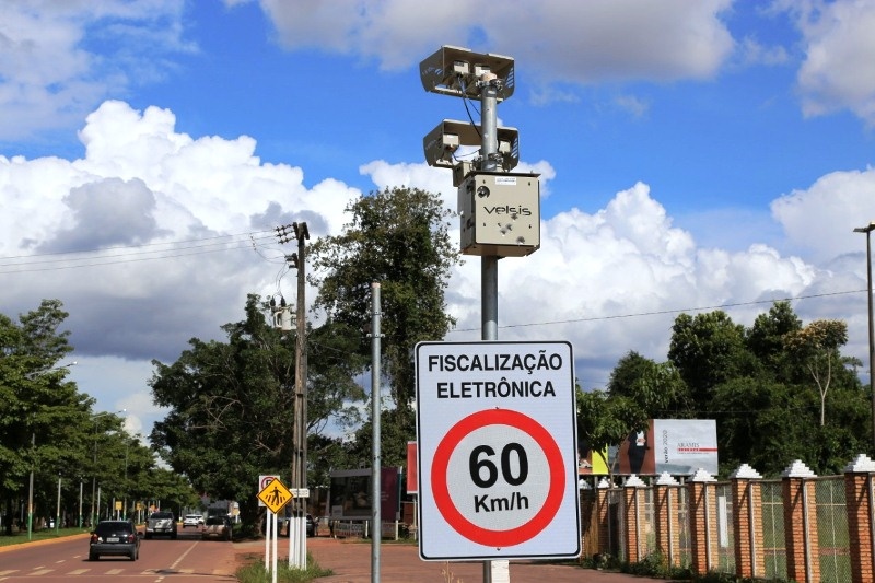 Radares produziram uma média 10 multas por hora