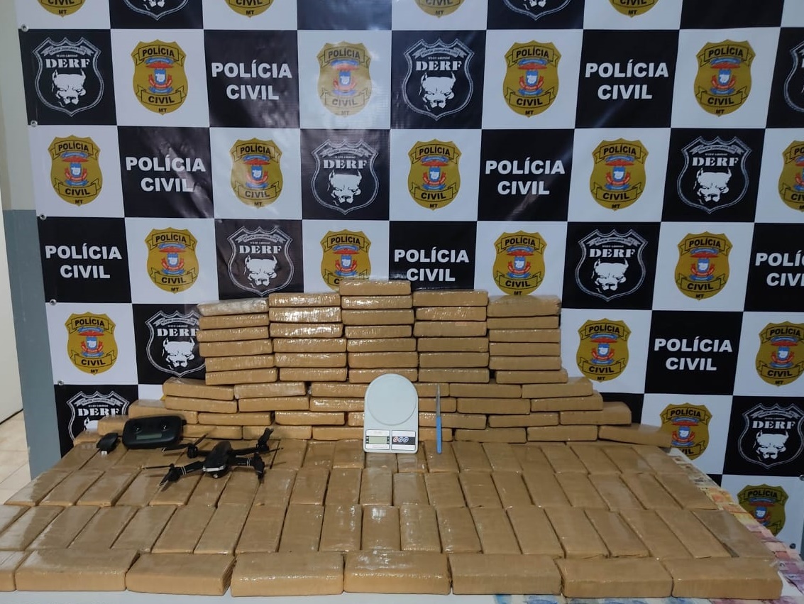 Polícia Civil apreende 134 tabletes de maconha e prende três suspeitos