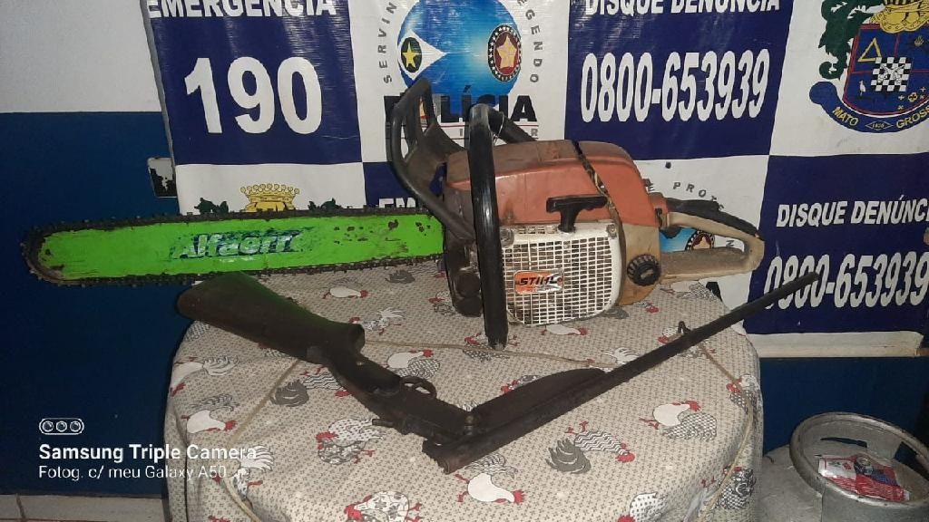 Casal é detido por porte ilegal de arma de fogo e abandono de incapaz