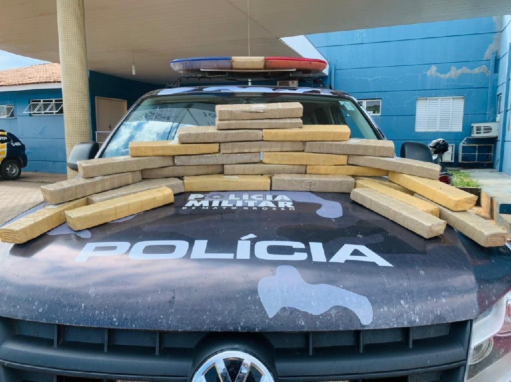 Denúncia auxilia prisão de jovem com 28 tabletes de maconha