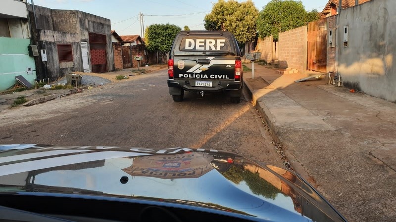 Polícia Civil detém em flagrante autores de assalto e recupera motocicleta roubada em Sinop