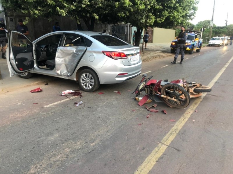 Policial militar fica ferido em colisão entre carro e moto em Sinop